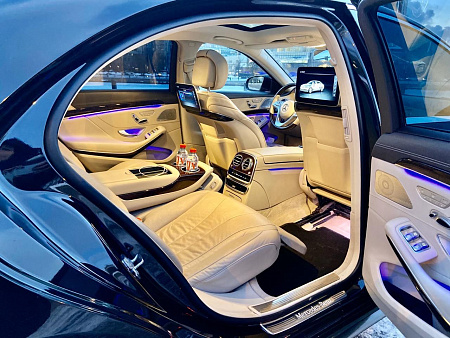 Mercedes S 222 с водителем